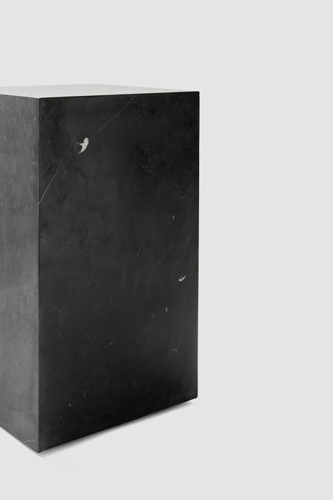 Sidebord - Plinth Tall 30x30xh51cm Black Marble