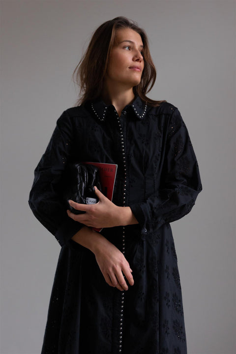 Kjole - Embroidered Ease Black
