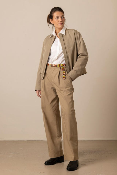 Bukse - Mid Rise Pleat Front Trouser