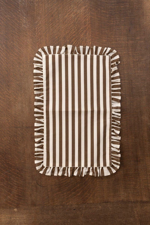 Bordbrikke - Ellie Brown