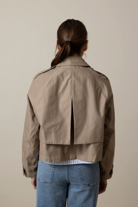 Jakke - Jamie Cropped Trench Khaki