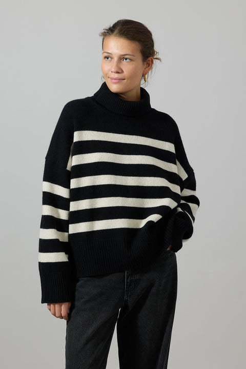 Genser - Silene T-Neck Black/Sand Stripe