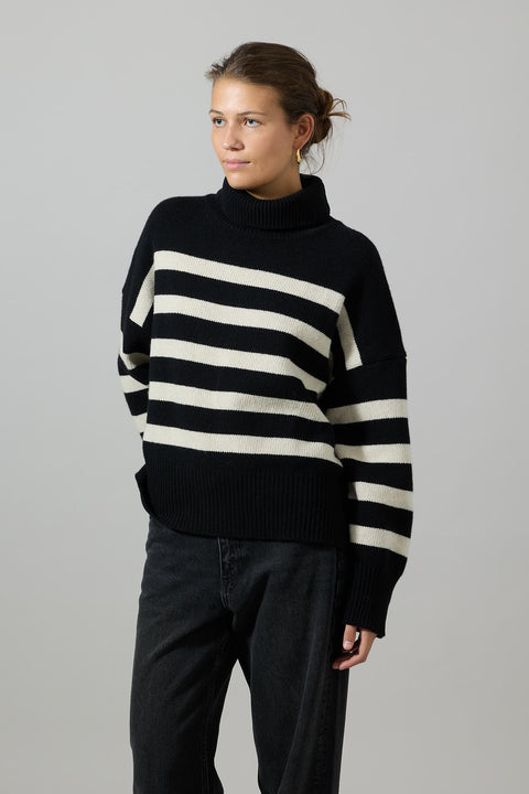 Genser - Silene T-Neck Black/Sand Stripe