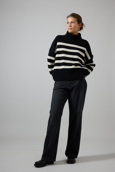 Genser - Silene T-Neck Black/Sand Stripe