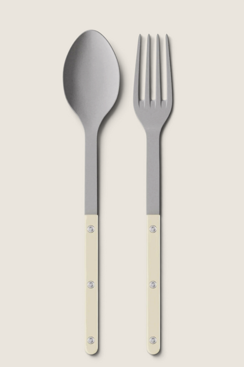 Bolina serveringssett Bistrot Vintage Ivory med skje og gaffel i elfenbensfarget håndtak og klassiske nagler.