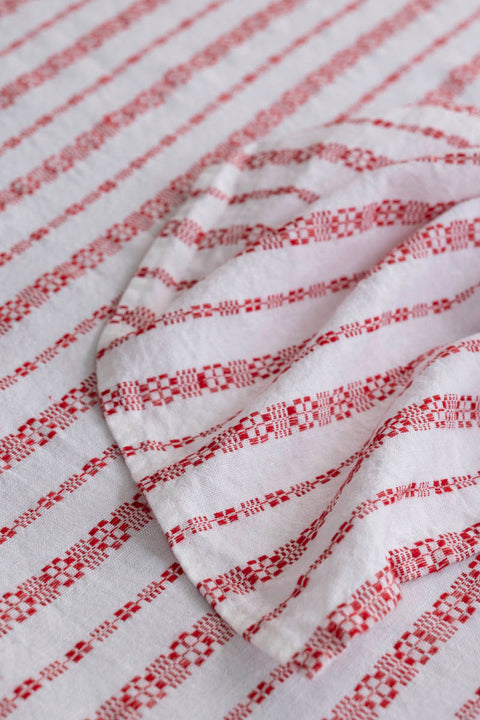 Duk - 140x250cm Red Embroidery