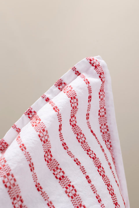 Putetrekk - 65x65cm Red Embroidery