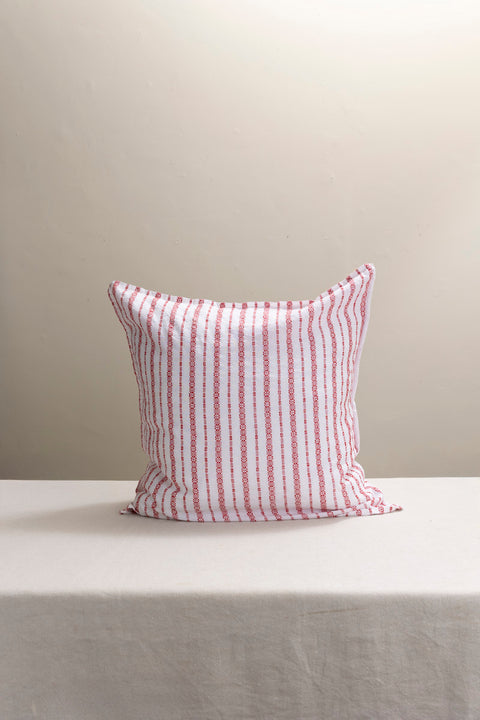 Putetrekk - 65x65cm Red Embroidery