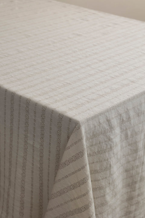 Duk - 140x250cm Taupe Embroidery