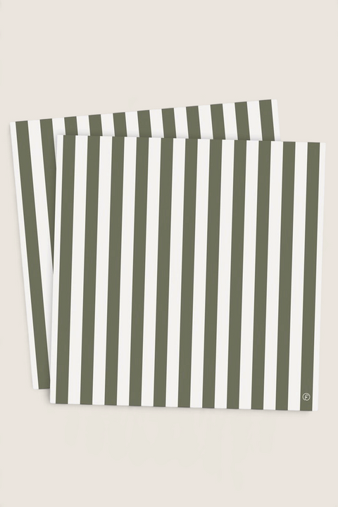 Bolina servietter med grønne og hvite striper, 33x33 cm, perfekte for en frisk og klassisk borddekking.