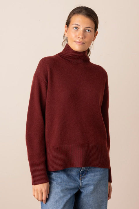 Genser - Turtleneck Side Slit Bordeaux