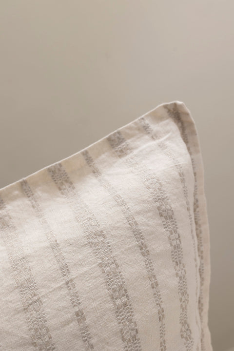 Putetrekk - 50x50cm Taupe Embroidery