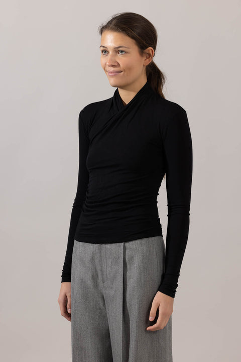 Genser - Fixed Wrap Top Black