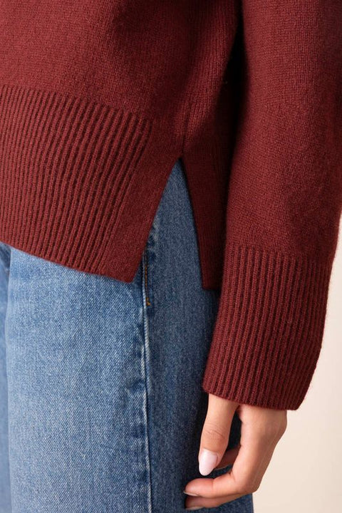 Genser - Turtleneck Side Slit Bordeaux