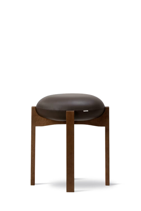 Krakk - Pioneer Stool 6830 Røkt Eik/Primo 86-1 Mørkebrun Lær