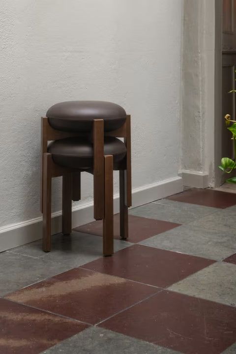 Krakk - Pioneer Stool 6830 Røkt Eik/Primo 86-1 Mørkebrun Lær