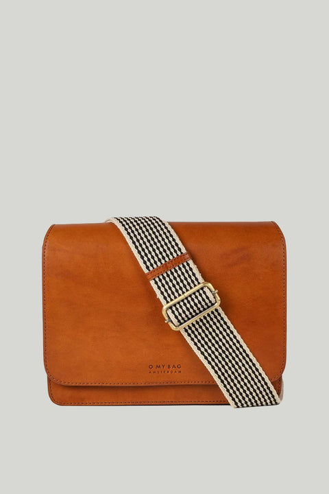 Veske - Audrey Cognac Classic Leather, Checkered Strap