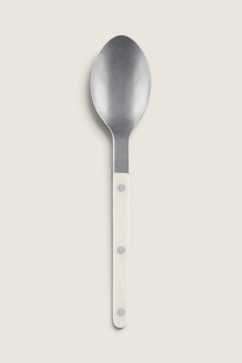 Bolina Bistrot Vintage skje i elfenbenshvit med klassiske nagler og rustikk metallfinish for en fransk bistro-stil