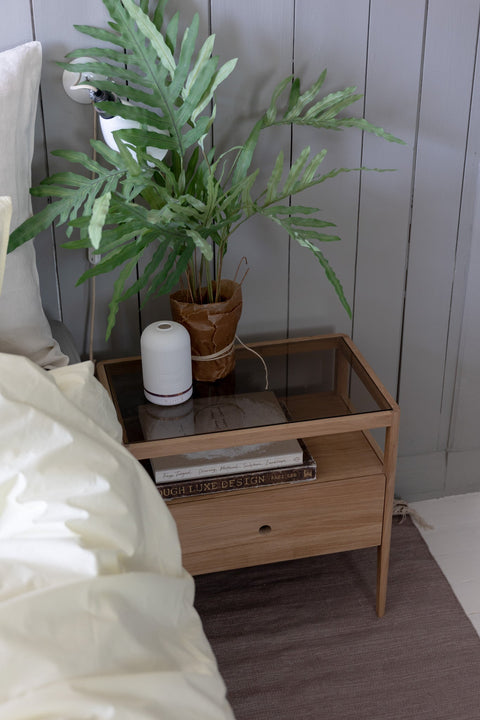 Soverom-Nattbord_Aiayu-Kajsa-Kramer-Ethnicraft-Neom-Mr-Plant_Himla_Sengesett_8771147-8771149-8771148-8771150-6014891-4601891-8611594-3317011_4x6-1_1800x.jpg