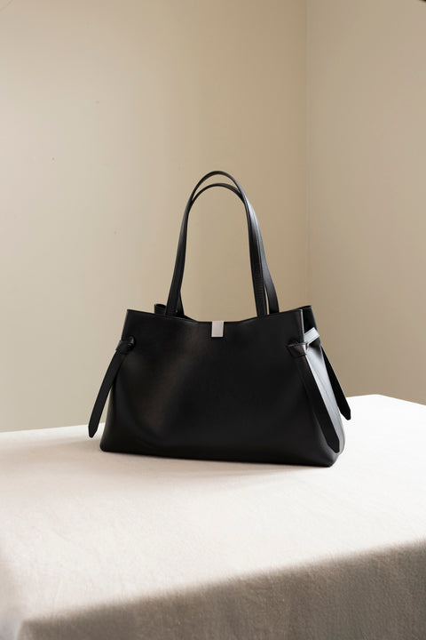 Veske - Gyoza Tote Smooth Leather Black