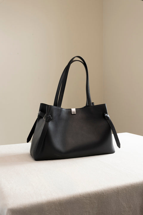 Veske - Gyoza Tote Smooth Leather Black