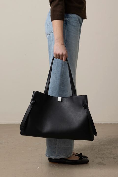 Veske - Gyoza Tote Smooth Leather Black