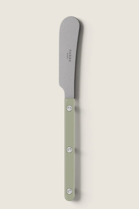 Bolina smørkniv fra Sabre Paris i serien Bistrot med grønt skaft, rustfritt stål og klassiske nagler.