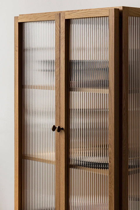Vitrineskap - Curiosity Cabinet Low Oak
