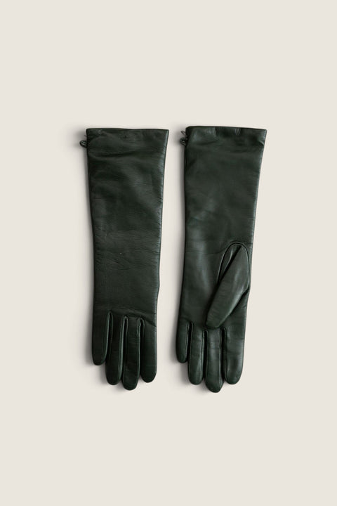 Bolina Agnelle Celia mid-length gloves in British green nappa leather with a smooth, luxurious finish.