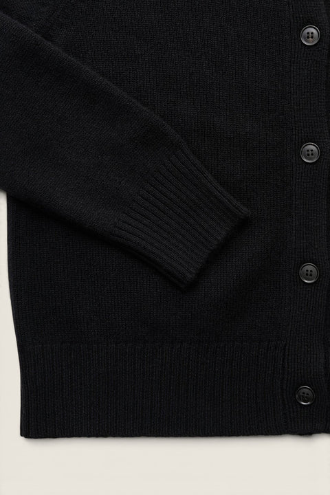 Bolina Aiayu Ingolf II black knit cardigan with ribbed cuffs and dark horn buttons