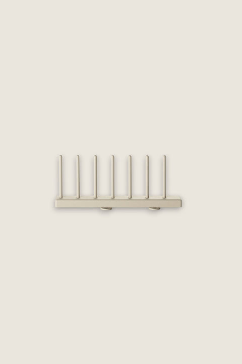 Bolina beige plate rack for String System kitchen storage, designed for organizing plates in a minimalist style.