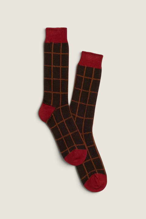 Bolina checker jacquard socks in burnt cocoa and red, crafted from soft cashmere with reinforced toe and heel.