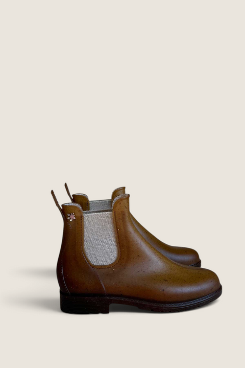 Bolina Jumpnat Chelsea rain boots in brown hemp and PVC blend with a rounded toe and pull tabs