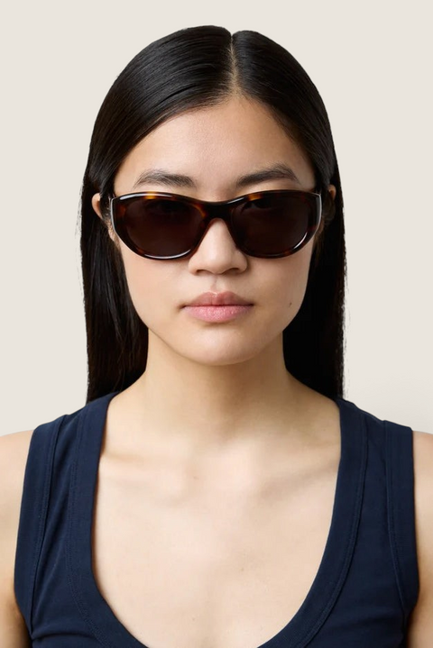 Bolina LIÉ STUDIO The Lee oversized round sunglasses in dark tortoise shell worn by a model
