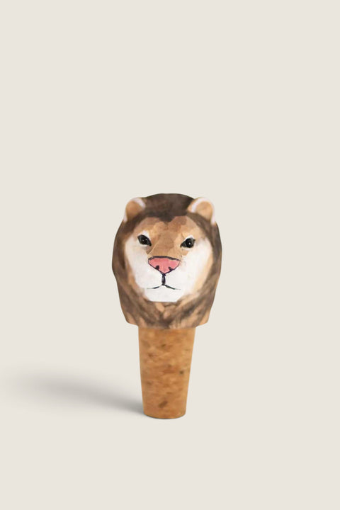 Bolina wine stopper featuring a hand-carved wooden lion head topper with a natural cork base