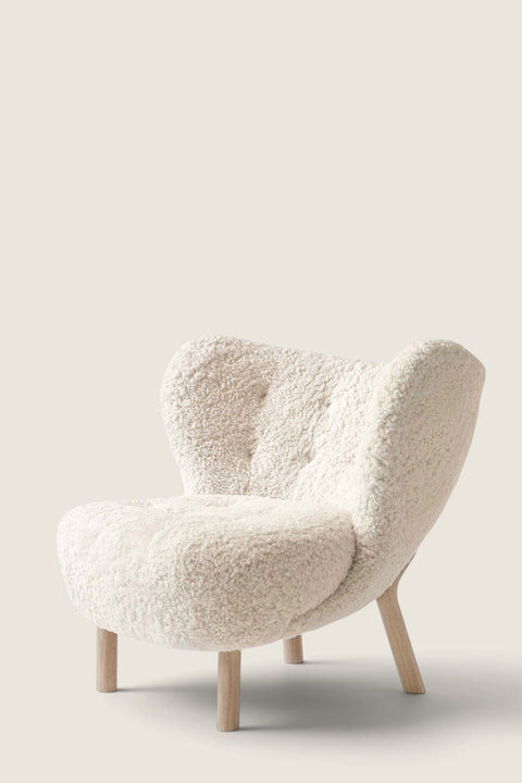 Bolina Little Petra lounge chair in cream sheepskin upholstery with light oak legs, designed by Viggo Boesen.