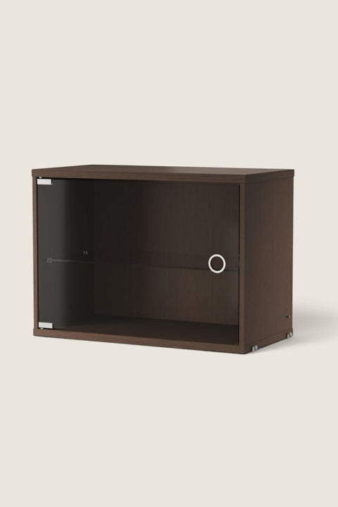 Bolina String display cabinet in dark oak with a hinged glass door and removable shelf for modular shelving systems.