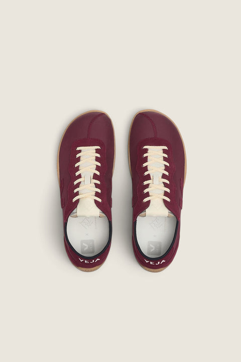 Bolina VEJA x Baserange Jitsu Nolyn sneakers in amarante burgundy with suede panels and cream laces, top view.