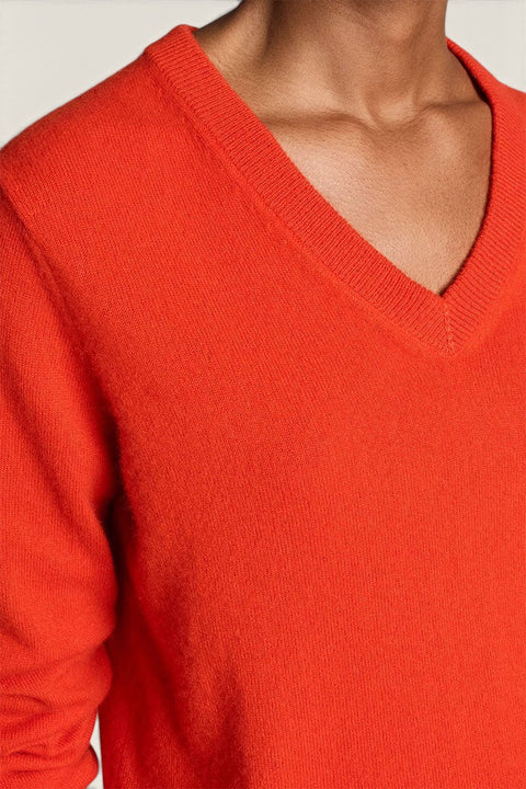 Bolina Vince crimson red fine-knit cashmere sweater with a classic V-neck and ribbed trim details.