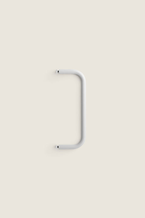 Bolina white powder-coated steel clothes rail for 30cm String System shelving, U-shaped design for versatile storage.