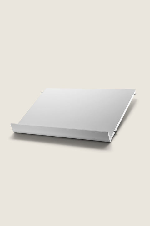 Bolina white String System magazine shelf for displaying books and magazines, made of lacquered MDF.