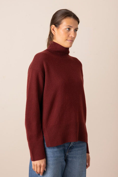 Genser - Turtleneck Side Slit Bordeaux