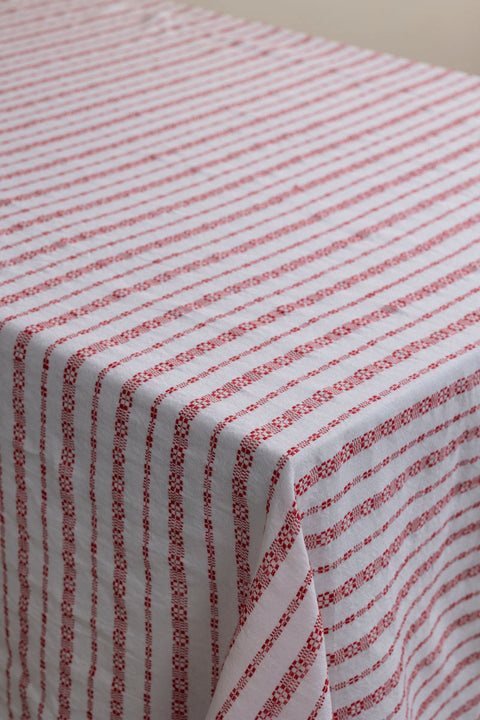 Duk - 140x250cm Red Embroidery