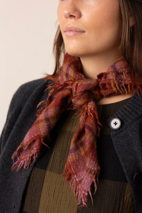 Skjerf - Reading Check Brick Red