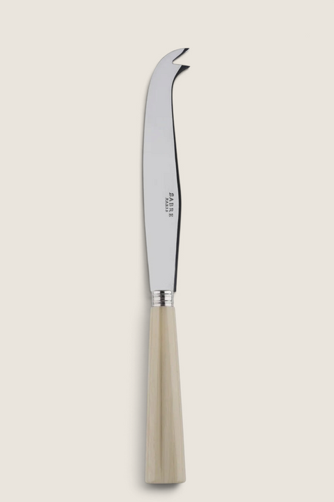 Bolina ostekniv fra Sabre Nature-serien med håndtak i imitert horn og rustfritt stålblad med to tenner for servering