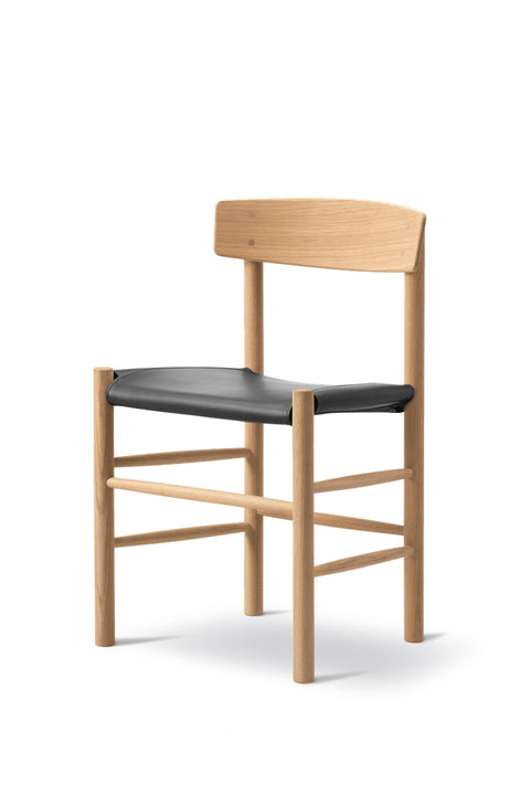 Spisestuestol - J39 Modell 3339 Lys Oljet Eik Leather Omni 301 Black
