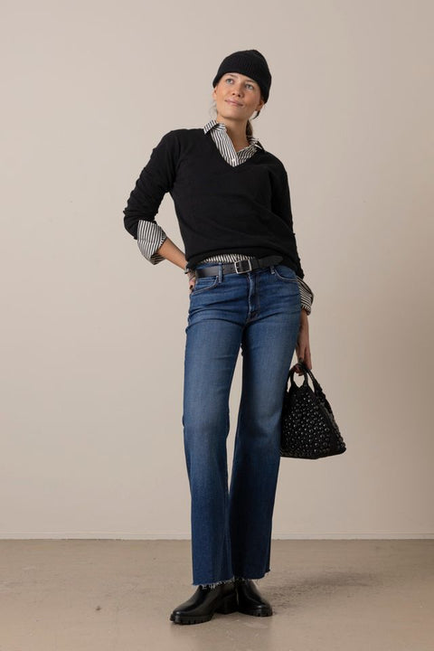 Genser - Weekend V-Neck Black