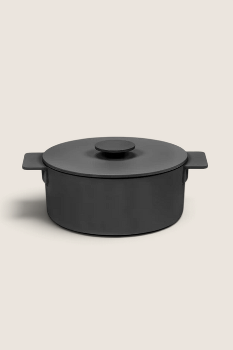 Bolina Serax Surface Pot M in black cast iron with a minimalist lid and side handles for slow cooking and serving.