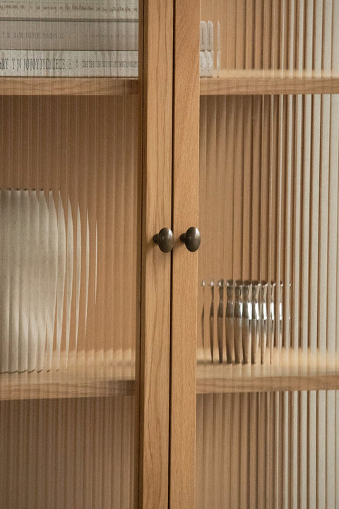 Vitrineskap - Curiosity Cabinet Low Oak