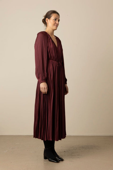 Kjole - Alexia Pleated Long Sleeve Dress